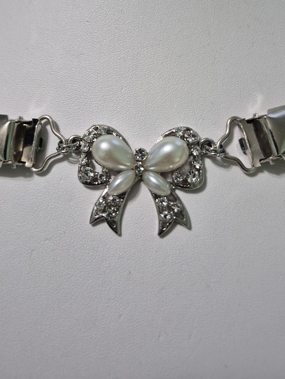 Source Unknown Pearl Bow Dress Clip - Silver and White